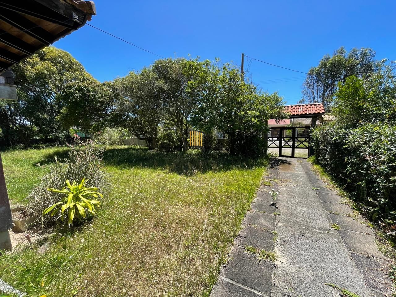 Casa 04 dormitórios, sobrado, a venda em Arroio do Sal, próximo a Torres.