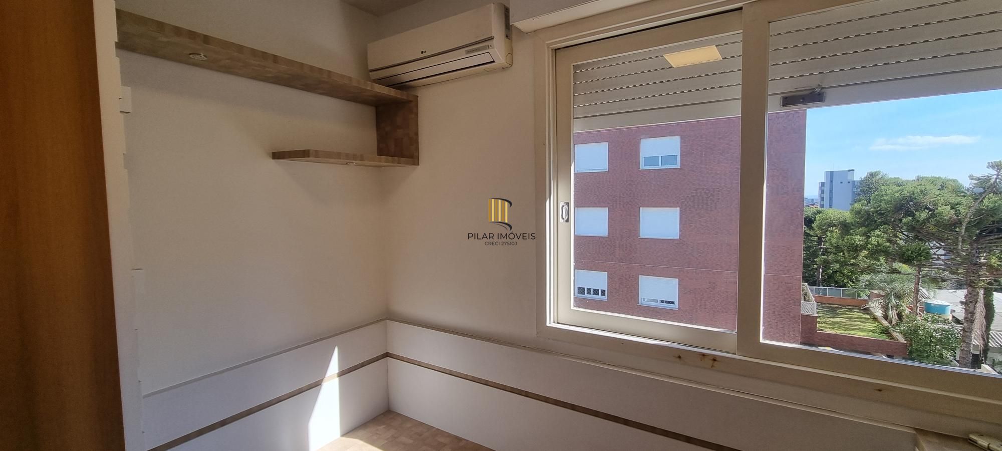 Apartamento 03 dormitórios, dependência e vaga de estacionamento no Bairro São João