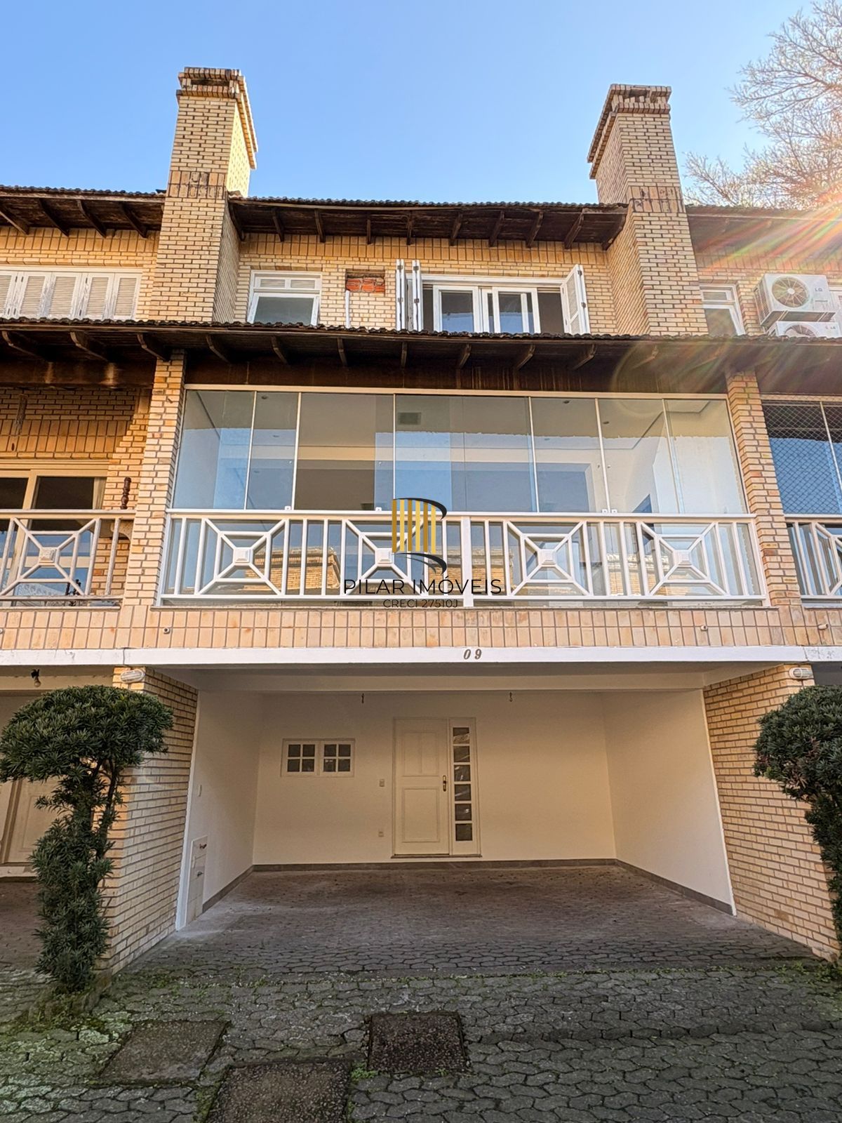 Casa no Condomínio Villa Dei Fiori com 03 dormitórios, duas vagas, Bairro Tristeza a venda na Zona Sul de Porto Alegre