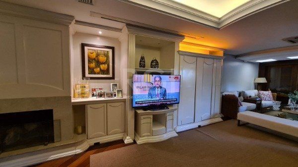 Casa Condominio para Venda - 420m², 4 dormitórios, sendo 4 suites, 2 vagas - Três Figueiras