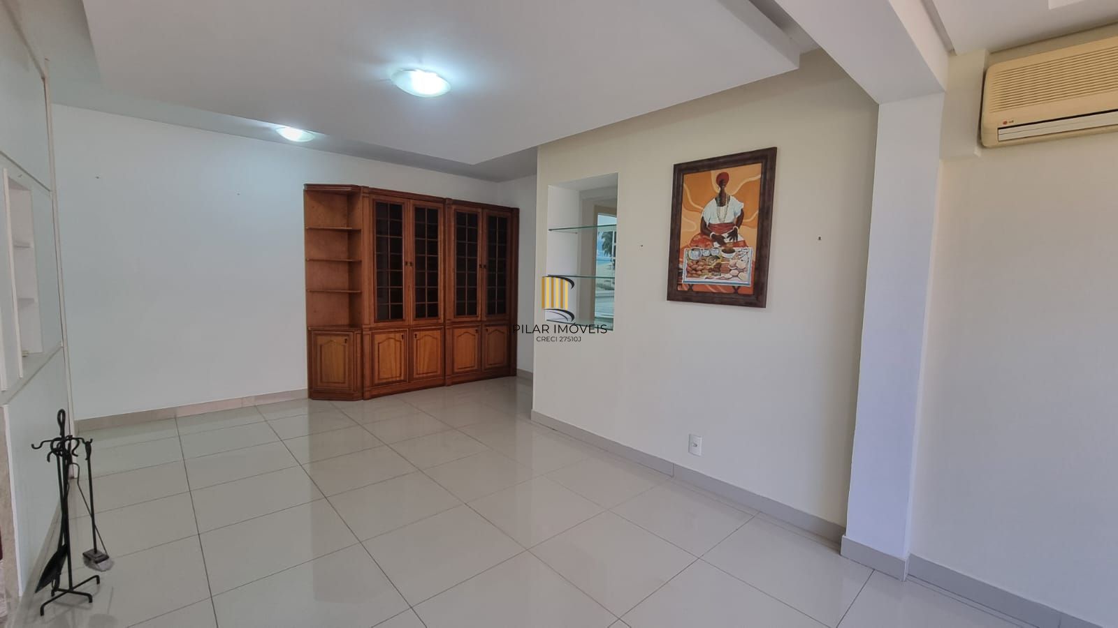 Apartamento 03 dormitórios 110mq e duas vagas, semi mobiliado,  no Bairro Auxiliadora para locação.