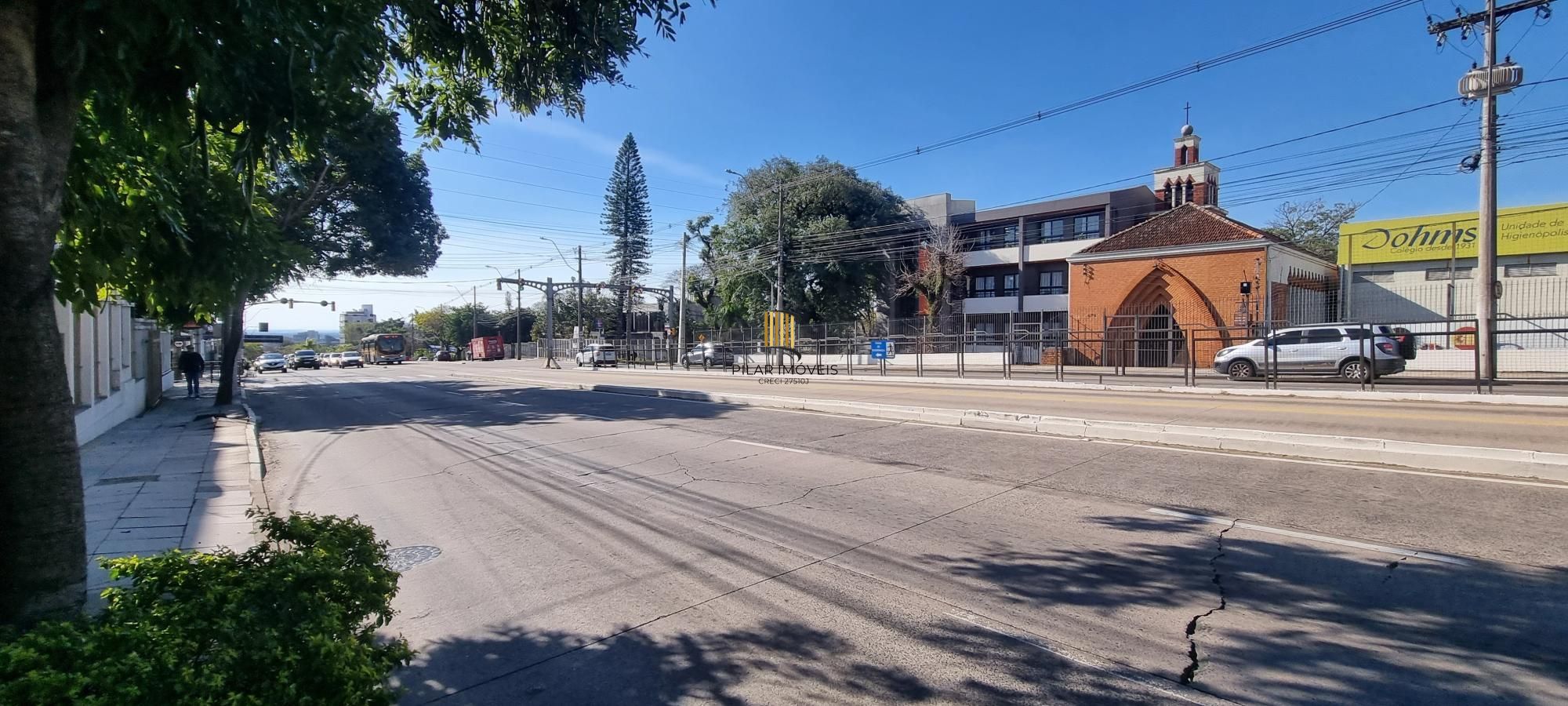 Apartamento 03 dormitórios, dependência e vaga de estacionamento no Bairro São João