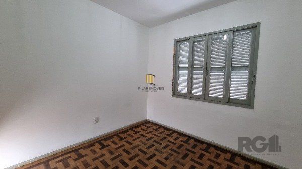 Casa /Sobrado  com apartamento e loja, estacionamento, a venda no Bairro Jardim Itu.  Lojão embaixo com dois banheiros e divisórias,