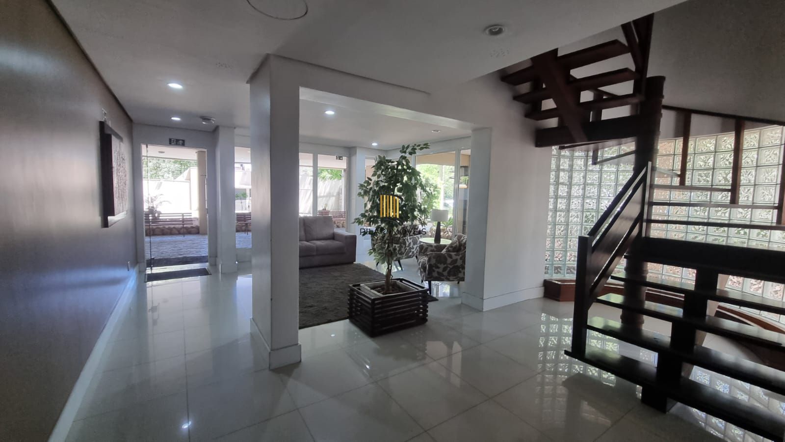 Apartamento 03 dormitórios 110mq e duas vagas, semi mobiliado,  no Bairro Auxiliadora para locação.