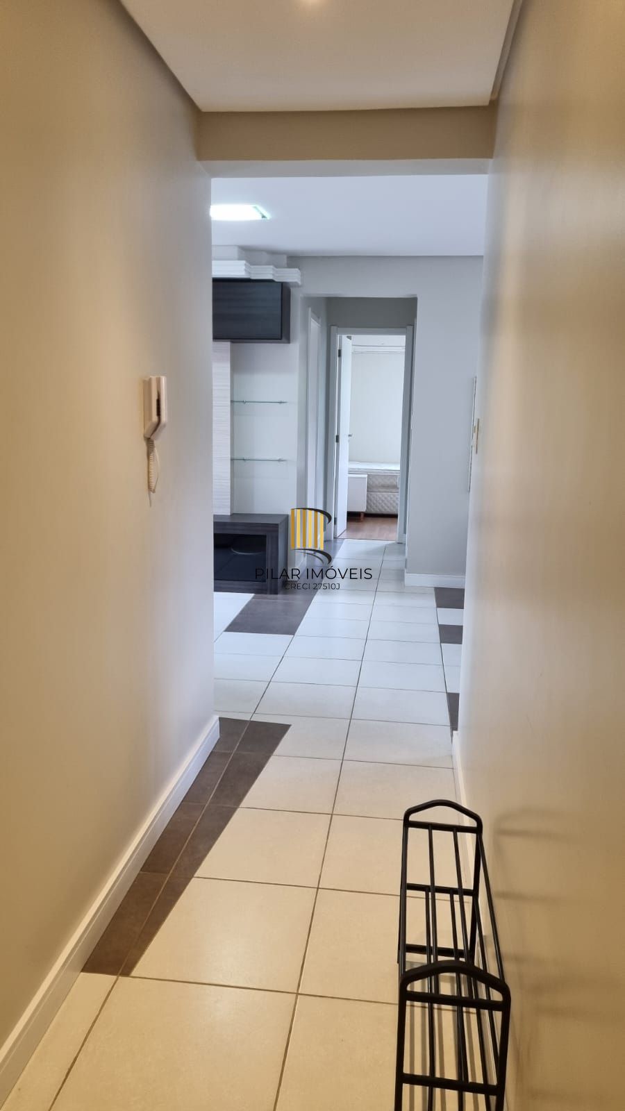 Apartamento dois dormitórios mobiliado, suíte, 86,41mq privativos, uma vaga escriturada, no bairro Higienópolis
