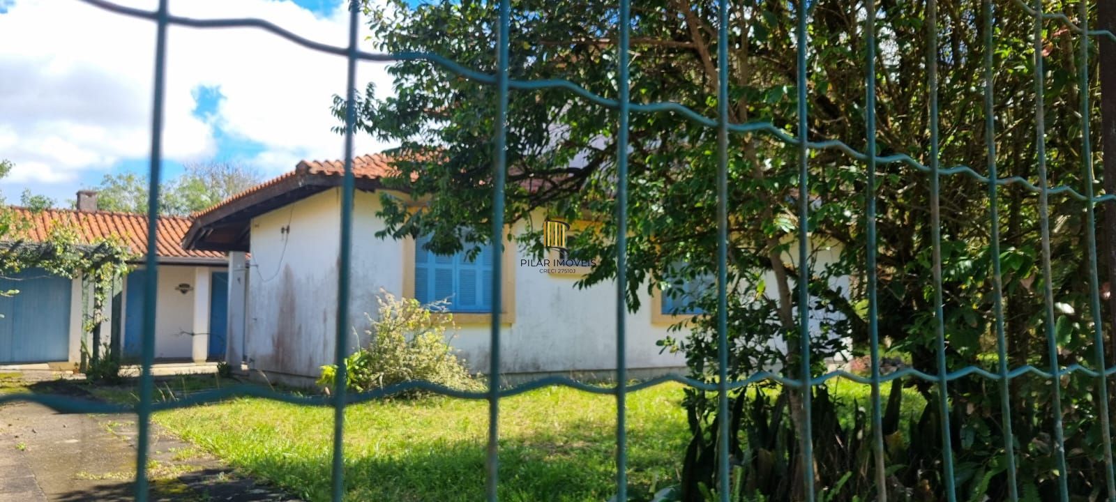 Casa 04 dormitórios, sobrado, a venda em Arroio do Sal, próximo a Torres.
