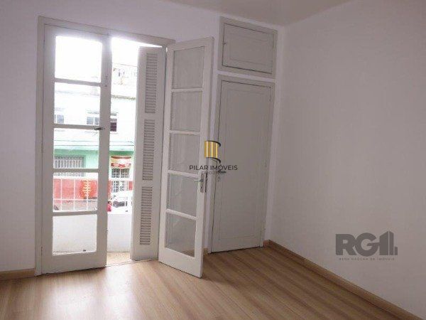 Edifício (prédio) com 03 apartamentos de 01 dormitório no Bairro Auxiliadora