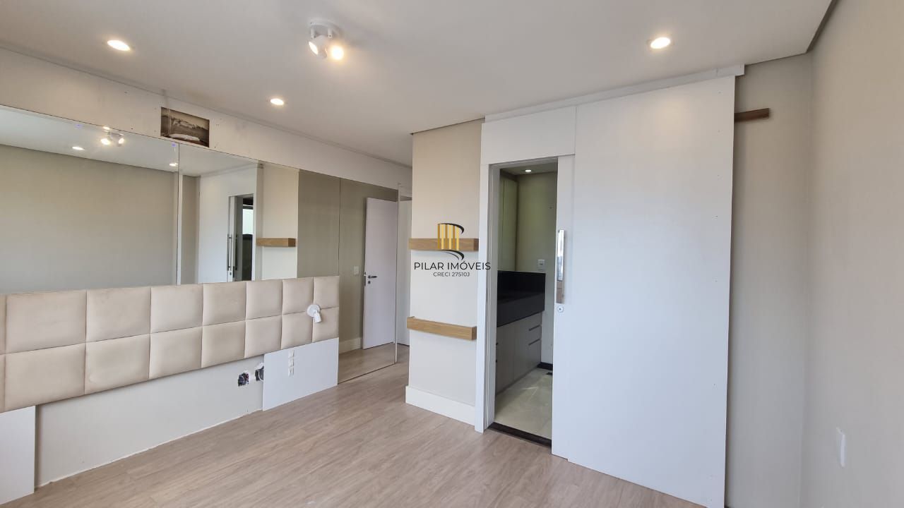 Apartamento 03 dormitórios, duas vagas individuais, edifício com infra, Bairro Cristal