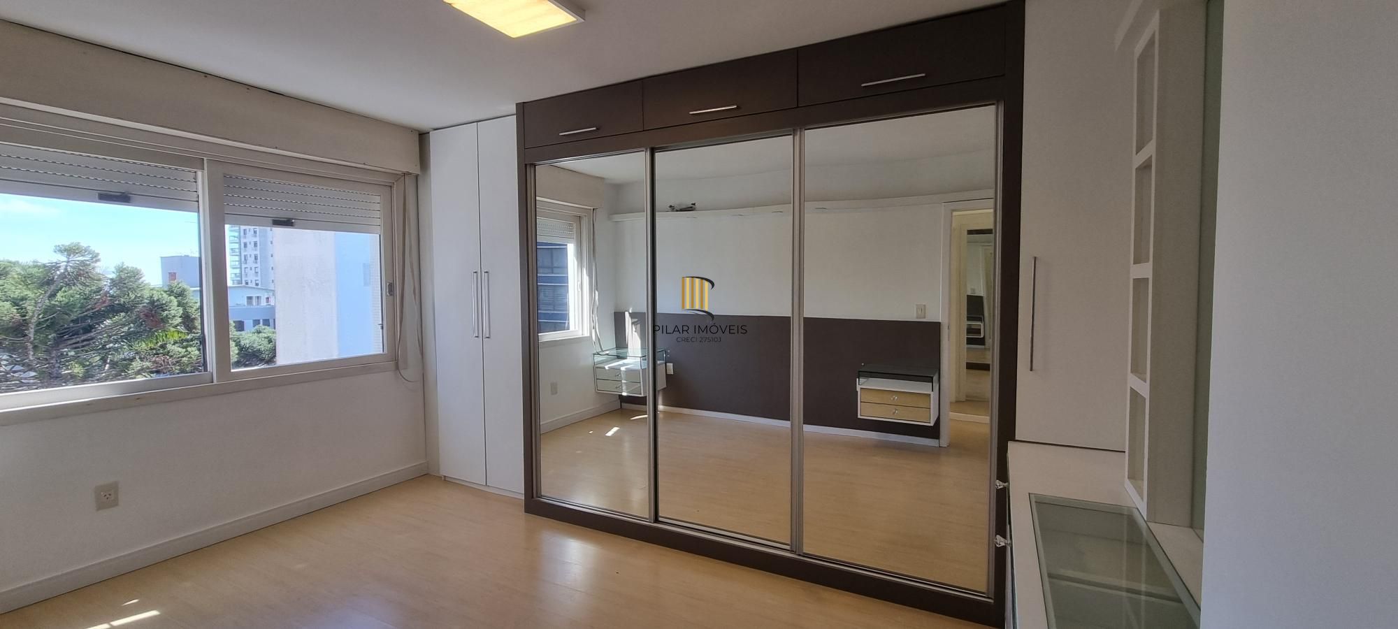 Apartamento 03 dormitórios, dependência e vaga de estacionamento no Bairro São João
