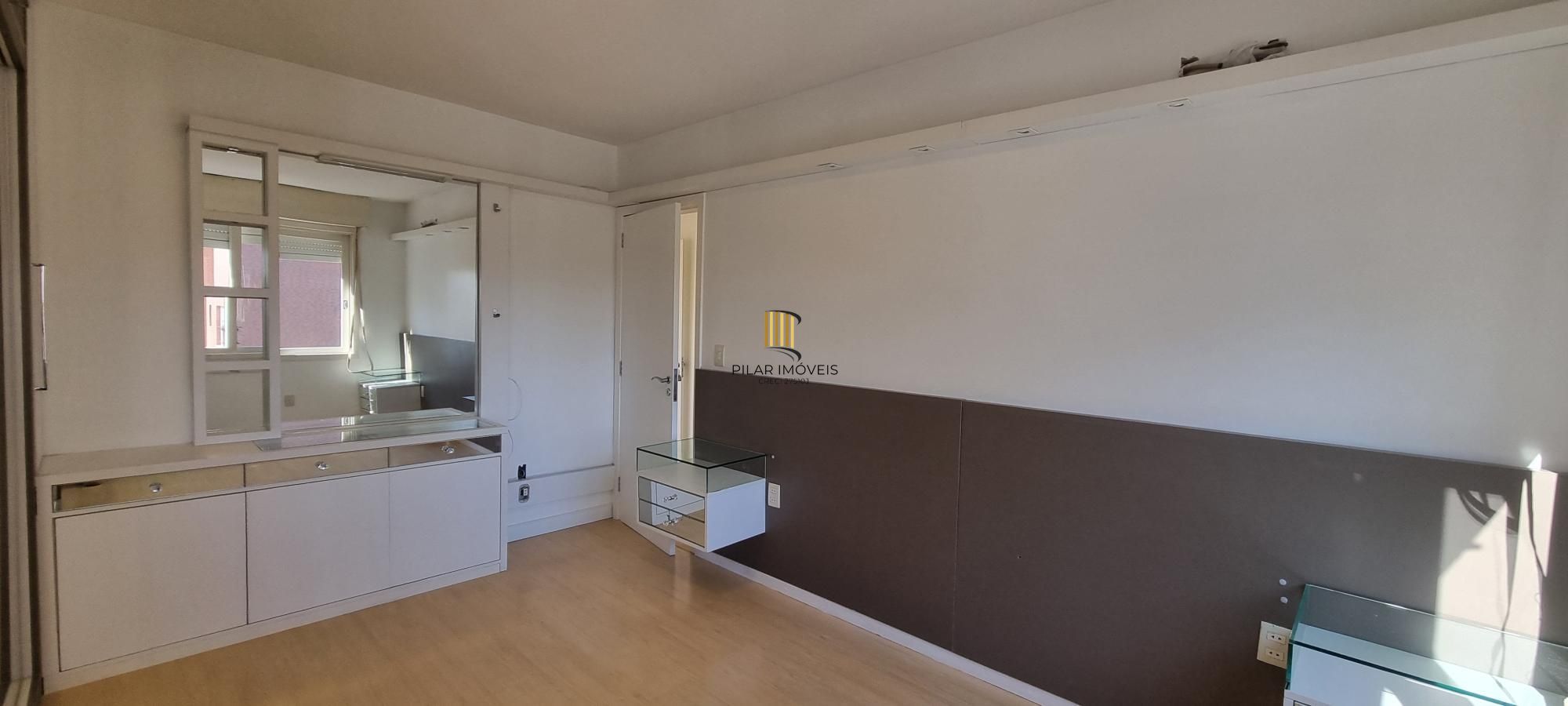 Apartamento 03 dormitórios, dependência e vaga de estacionamento no Bairro São João