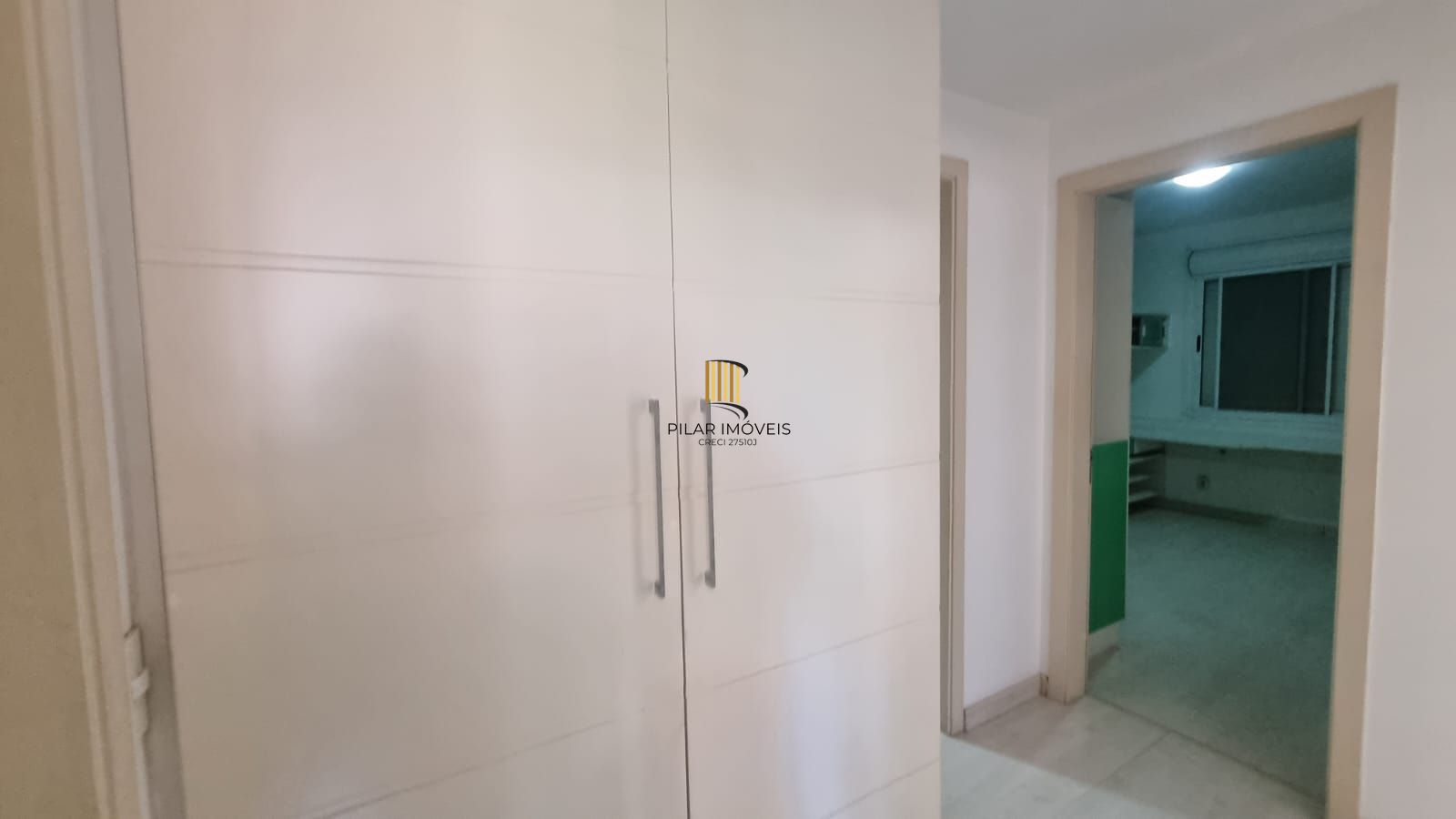 Apartamento 03 dormitórios 110mq e duas vagas, semi mobiliado,  no Bairro Auxiliadora para locação.