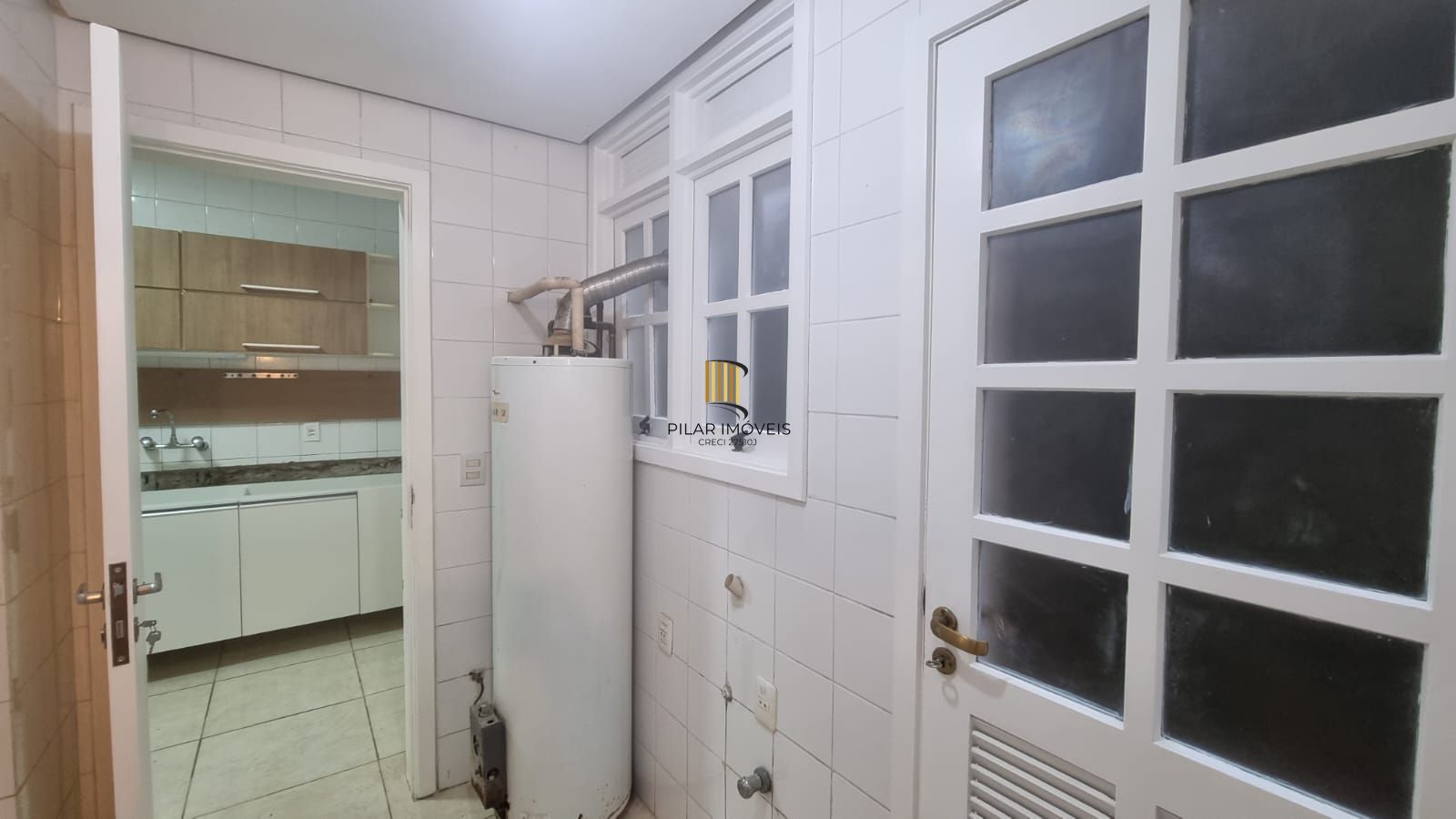 Casa no Condomínio Villa Dei Fiori com 03 dormitórios, duas vagas, Bairro Tristeza a venda na Zona Sul de Porto Alegre