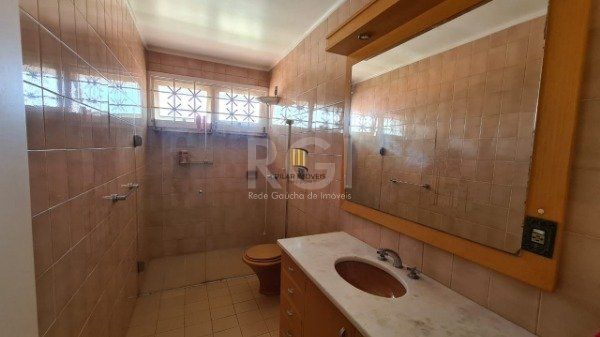 Casa para Venda - 352m², 5 dormitórios, sendo 1 suites, 4 vagas - Rubem Berta