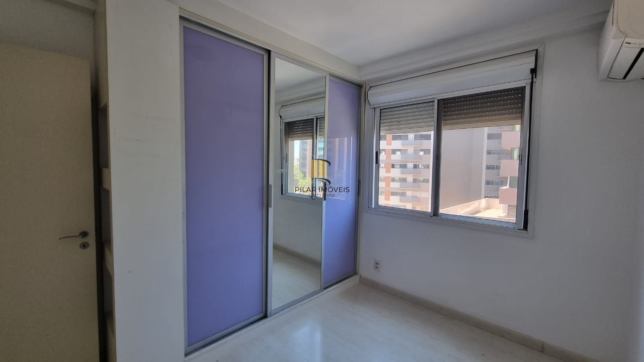 Apartamento 03 dormitórios 110mq e duas vagas, semi mobiliado,  no Bairro Auxiliadora para locação.