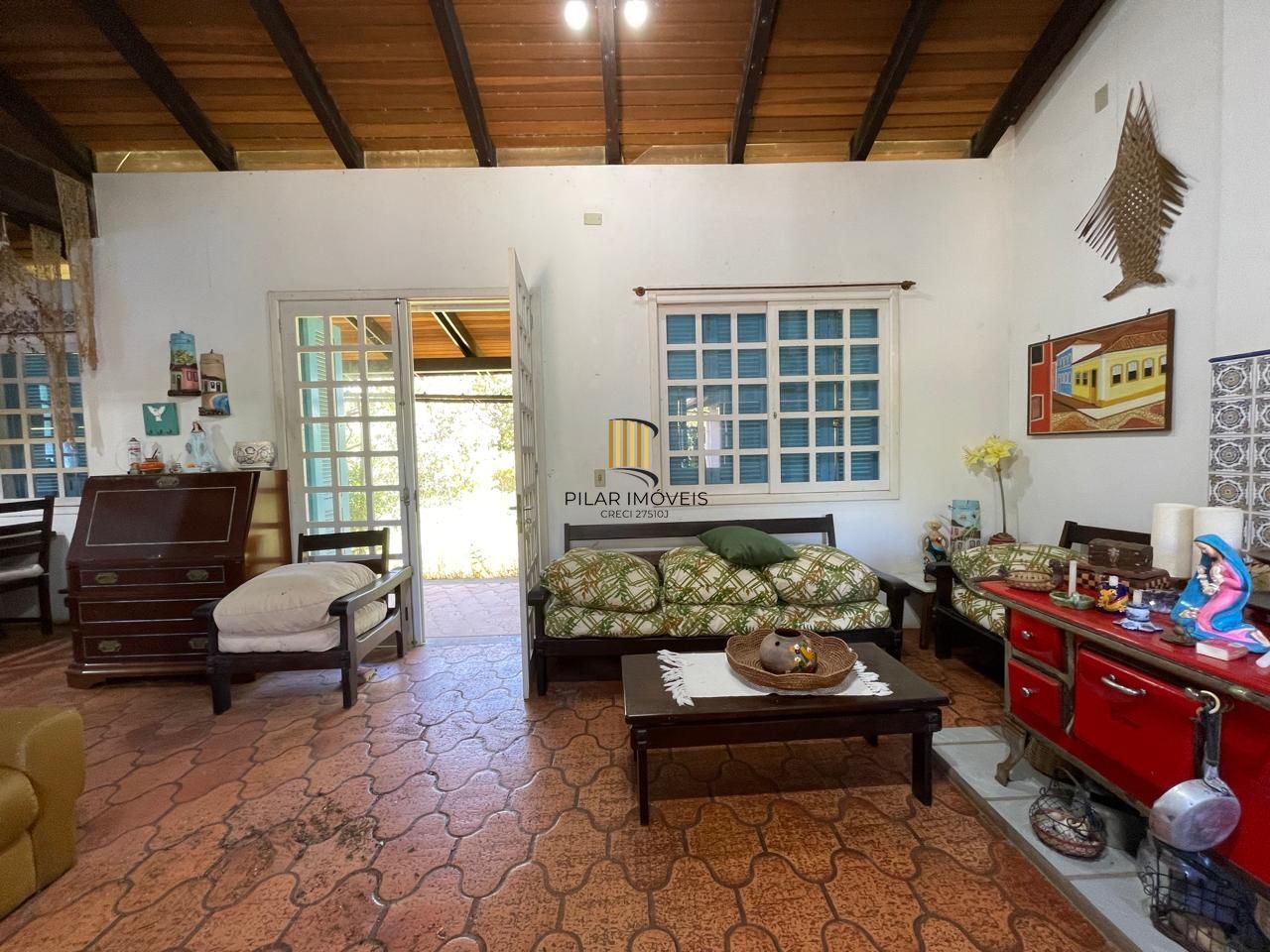 Casa 04 dormitórios, sobrado, a venda em Arroio do Sal, próximo a Torres.