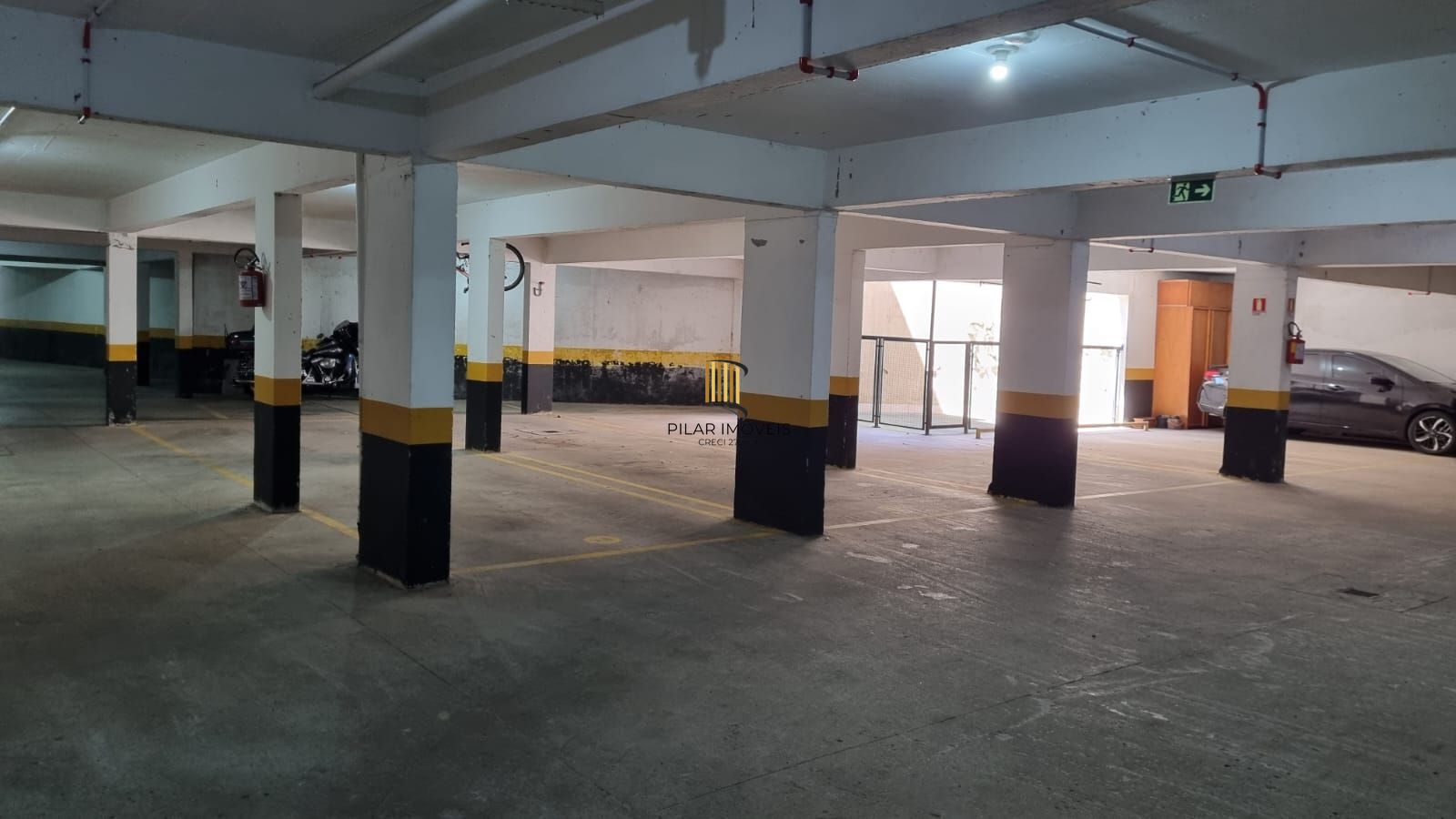 Apartamento 03 dormitórios 110mq e duas vagas, semi mobiliado,  no Bairro Auxiliadora para locação.