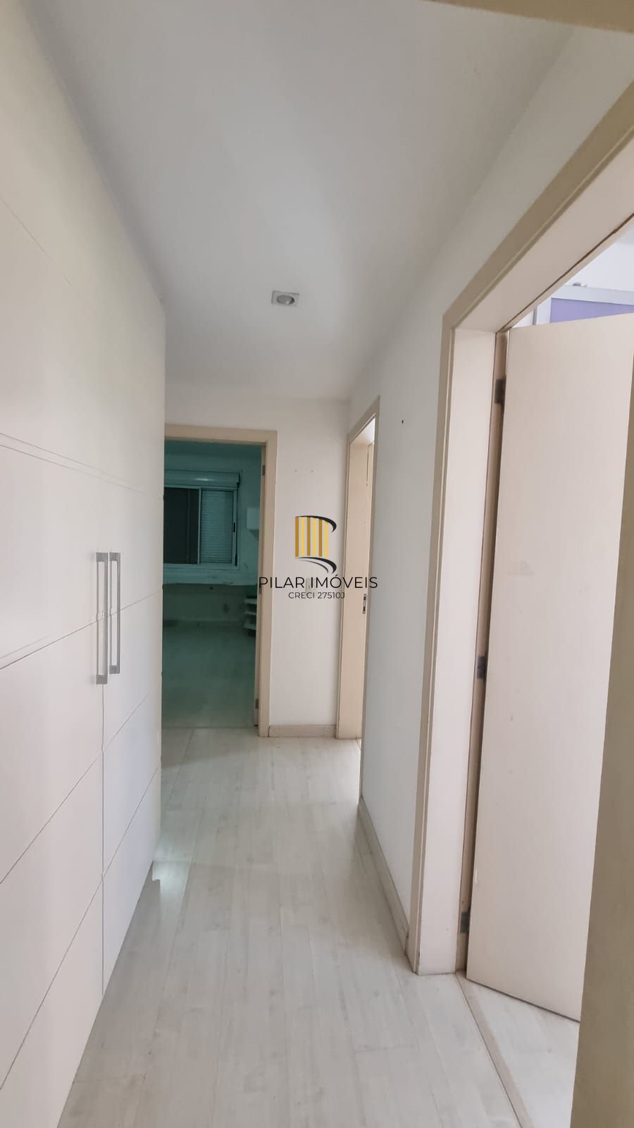 Apartamento 03 dormitórios 110mq e duas vagas, semi mobiliado,  no Bairro Auxiliadora para locação.