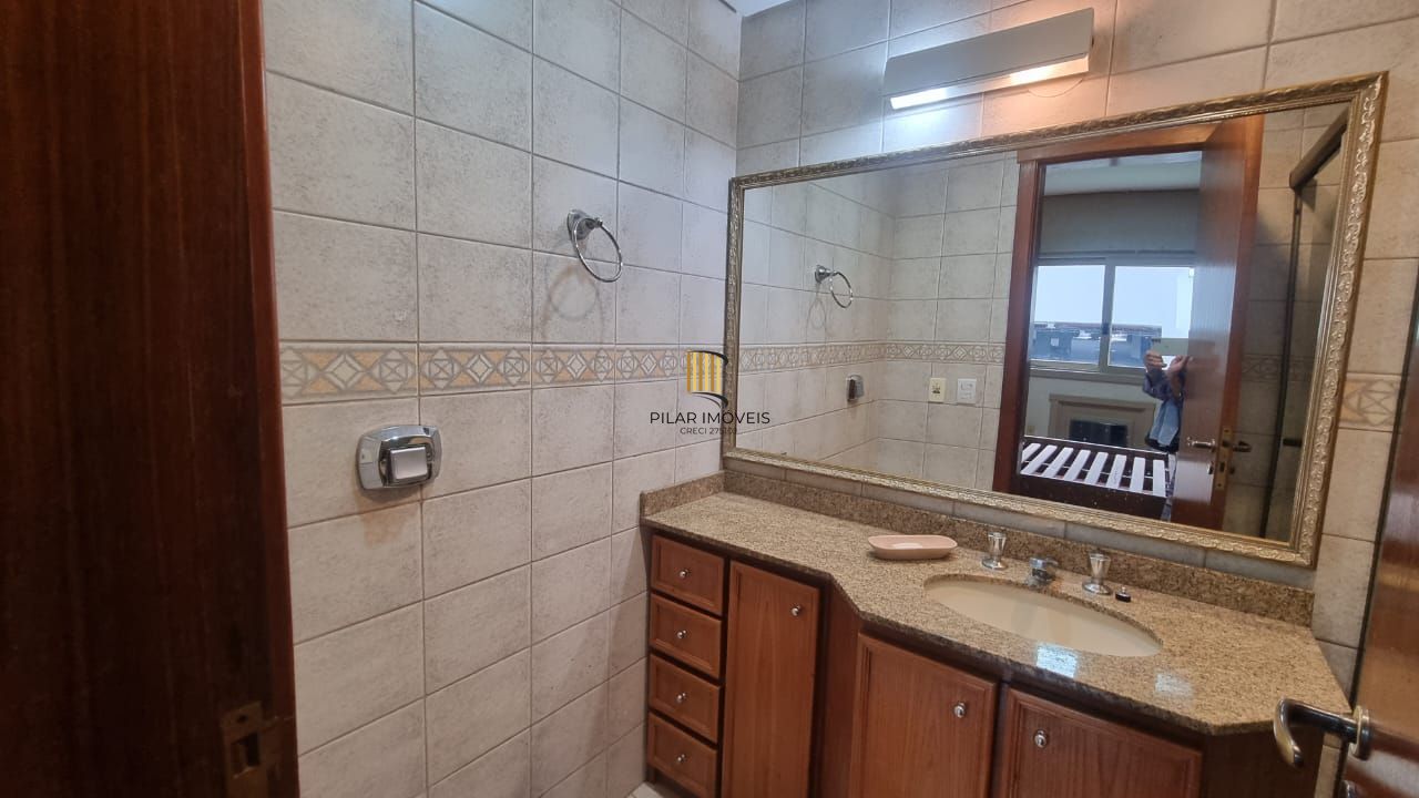 Apartamento dois dormitórios, suíte, box escriturado no Bairro Boa Vista