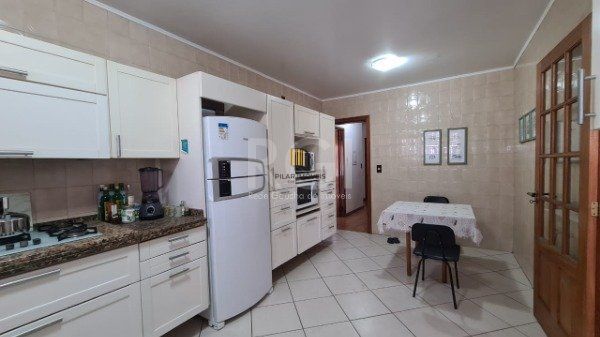 Casa para Venda - 352m², 5 dormitórios, sendo 1 suites, 4 vagas - Rubem Berta