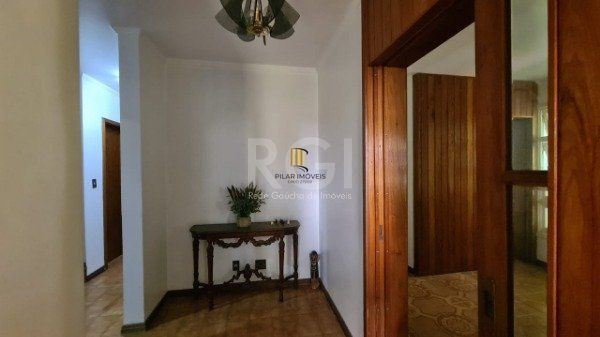 Casa para Venda - 352m², 5 dormitórios, sendo 1 suites, 4 vagas - Rubem Berta
