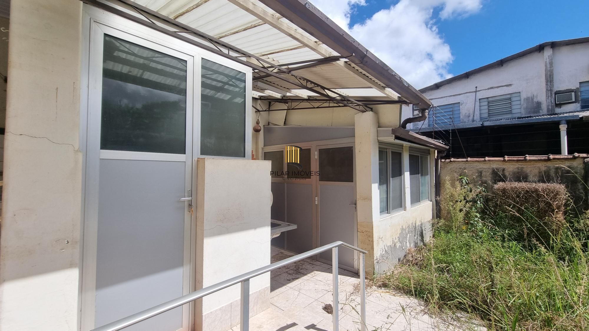 Casa com loja na frente a venda no Bairro Anchieta