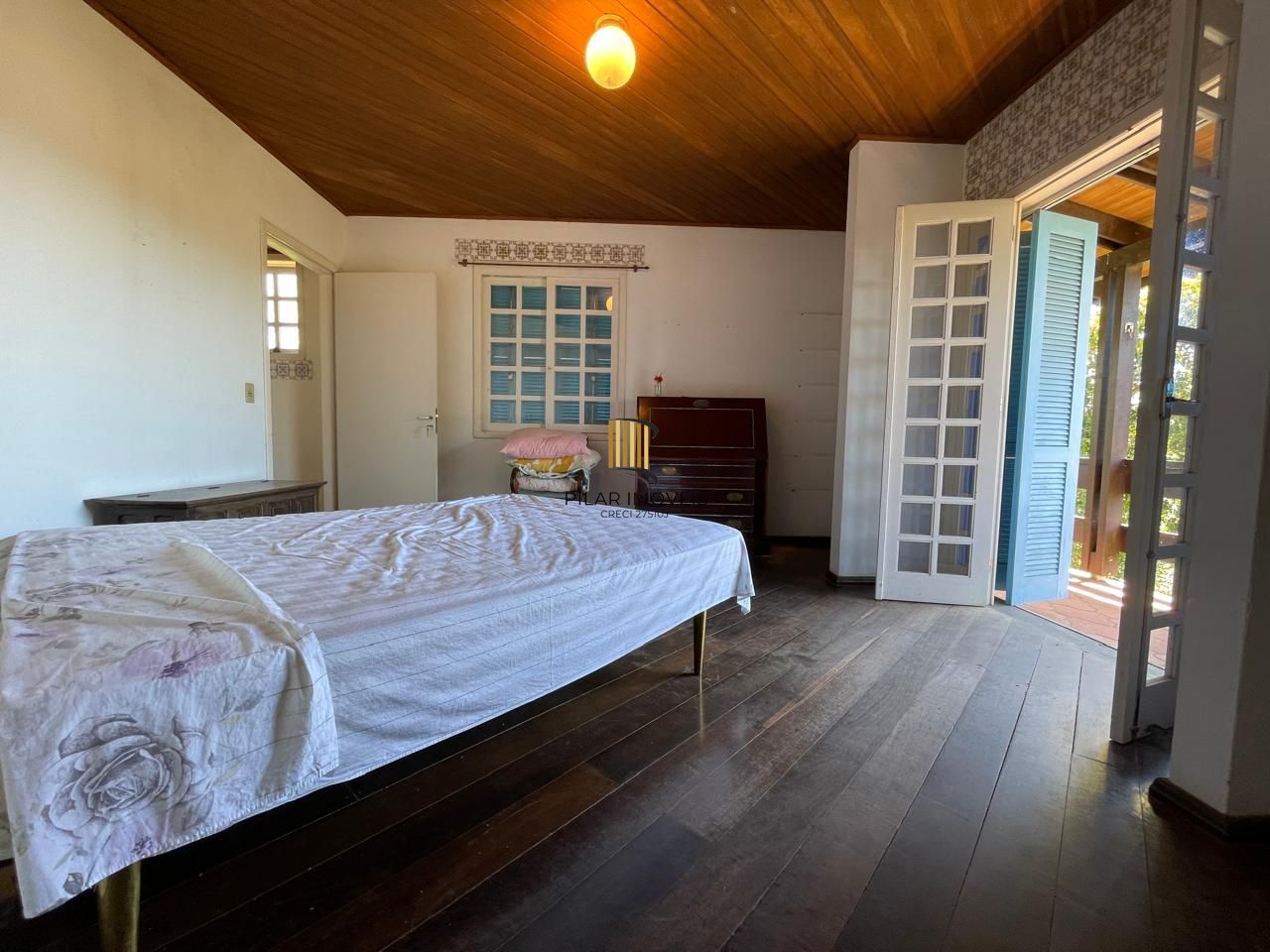 Casa 04 dormitórios, sobrado, a venda em Arroio do Sal, próximo a Torres.