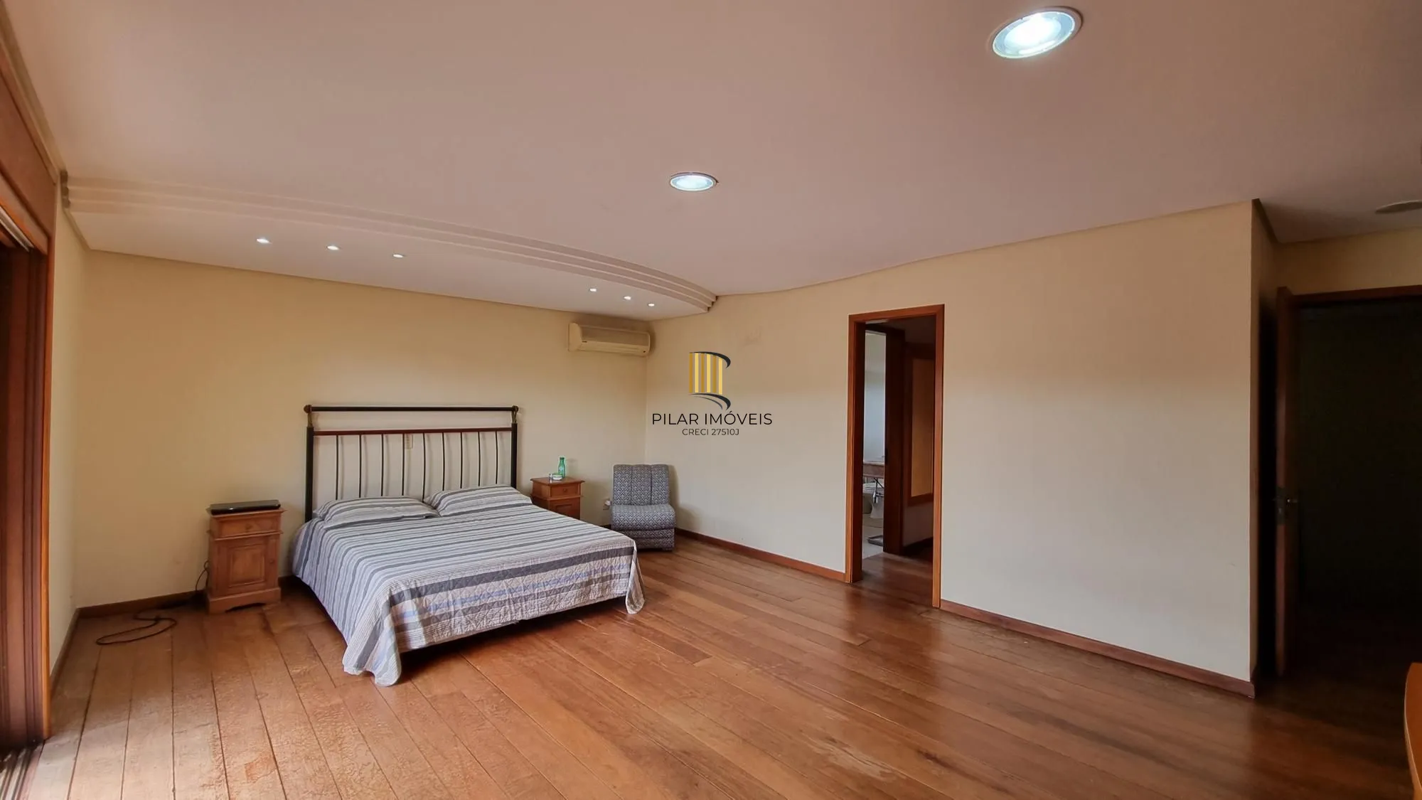 Casa para Venda - 600m², 4 dormitórios, sendo 4 suites, Vila Nova