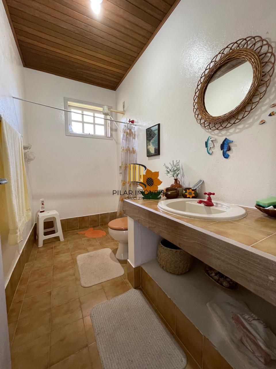 Casa 04 dormitórios, sobrado, a venda em Arroio do Sal, próximo a Torres.