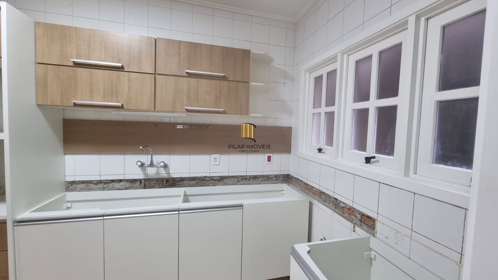 Casa no Condomínio Villa Dei Fiori com 03 dormitórios, duas vagas, Bairro Tristeza a venda na Zona Sul de Porto Alegre