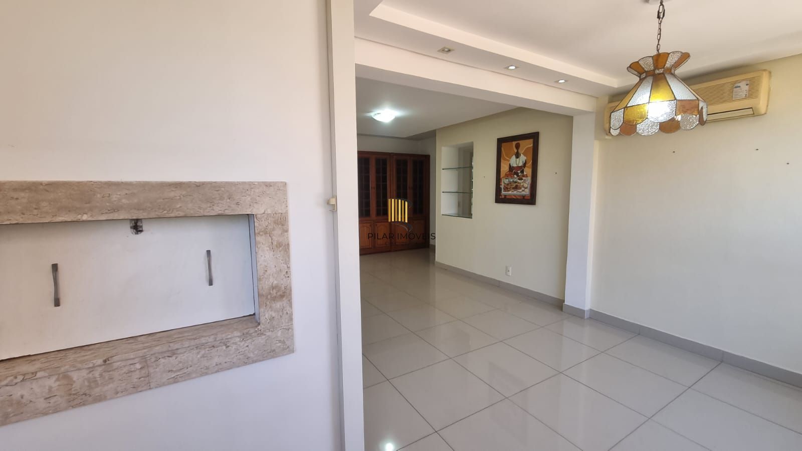 Apartamento 03 dormitórios 110mq e duas vagas, semi mobiliado,  no Bairro Auxiliadora para locação.