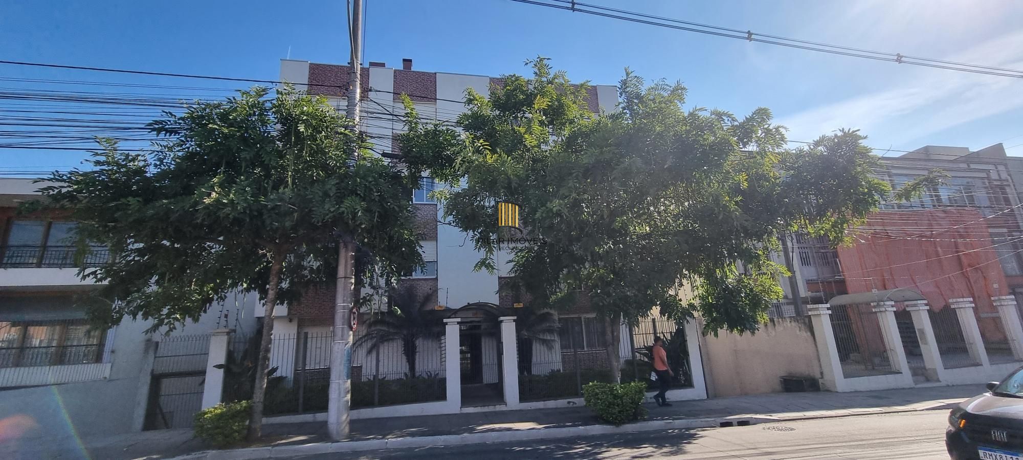 Apartamento 03 dormitórios, dependência e vaga de estacionamento no Bairro São João
