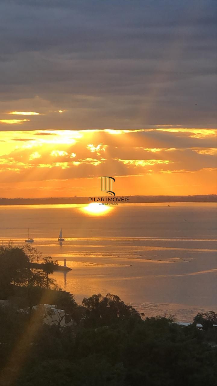 Apartamento 03 dormitórios, duas vagas individuais, edifício com infra, Bairro Cristal