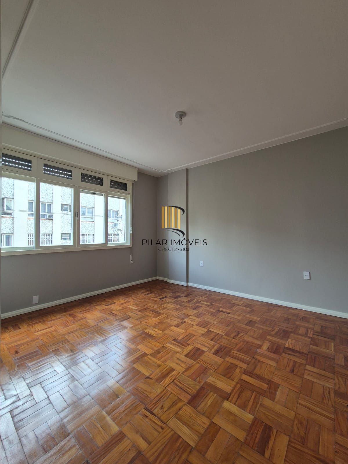 Apto 2D com dependencia completa na Cidade Baixa