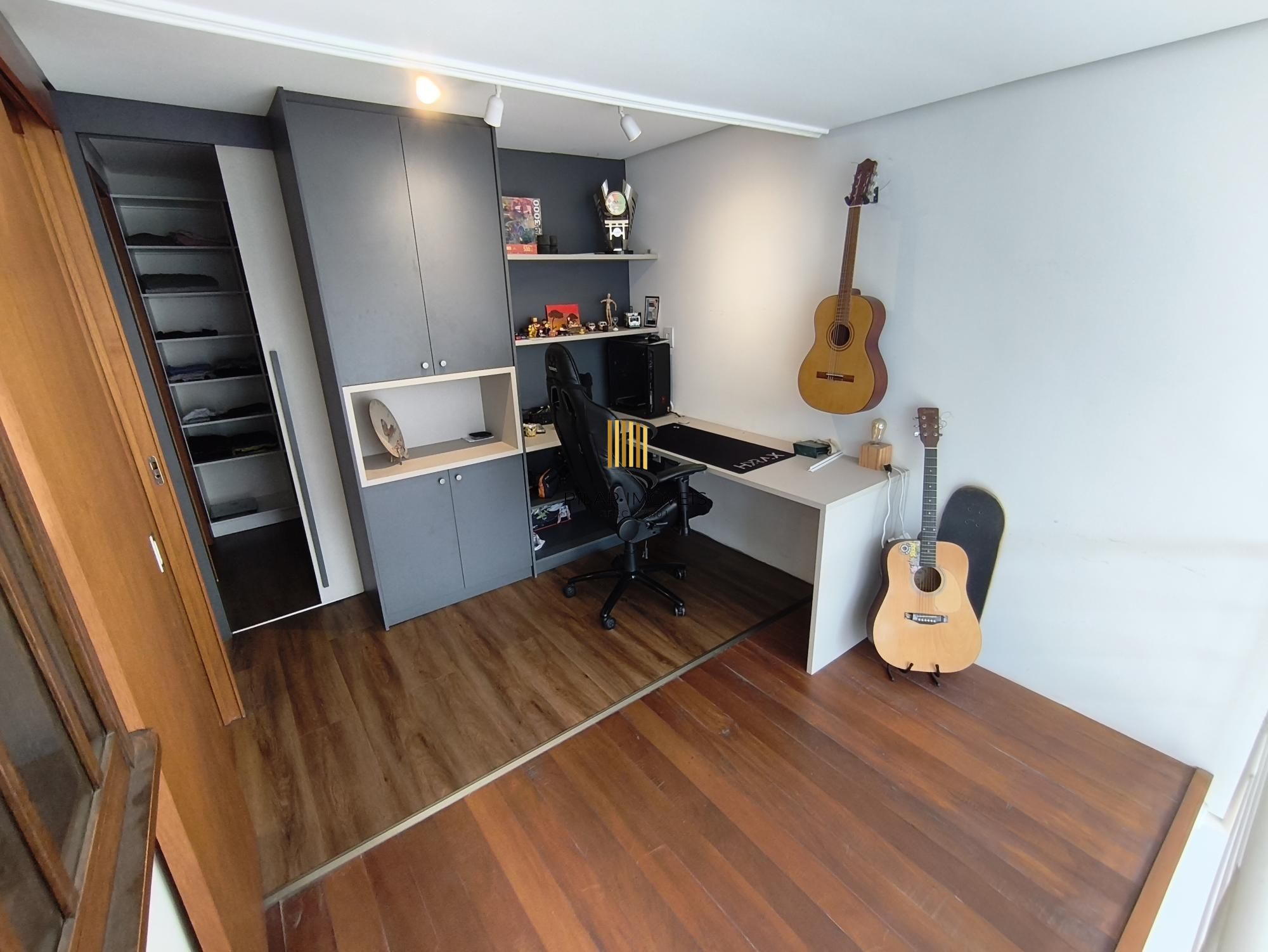 APARTAMENTO 2 DORMITÓRIOS COM 1 VAGA NO MENINO DEUS