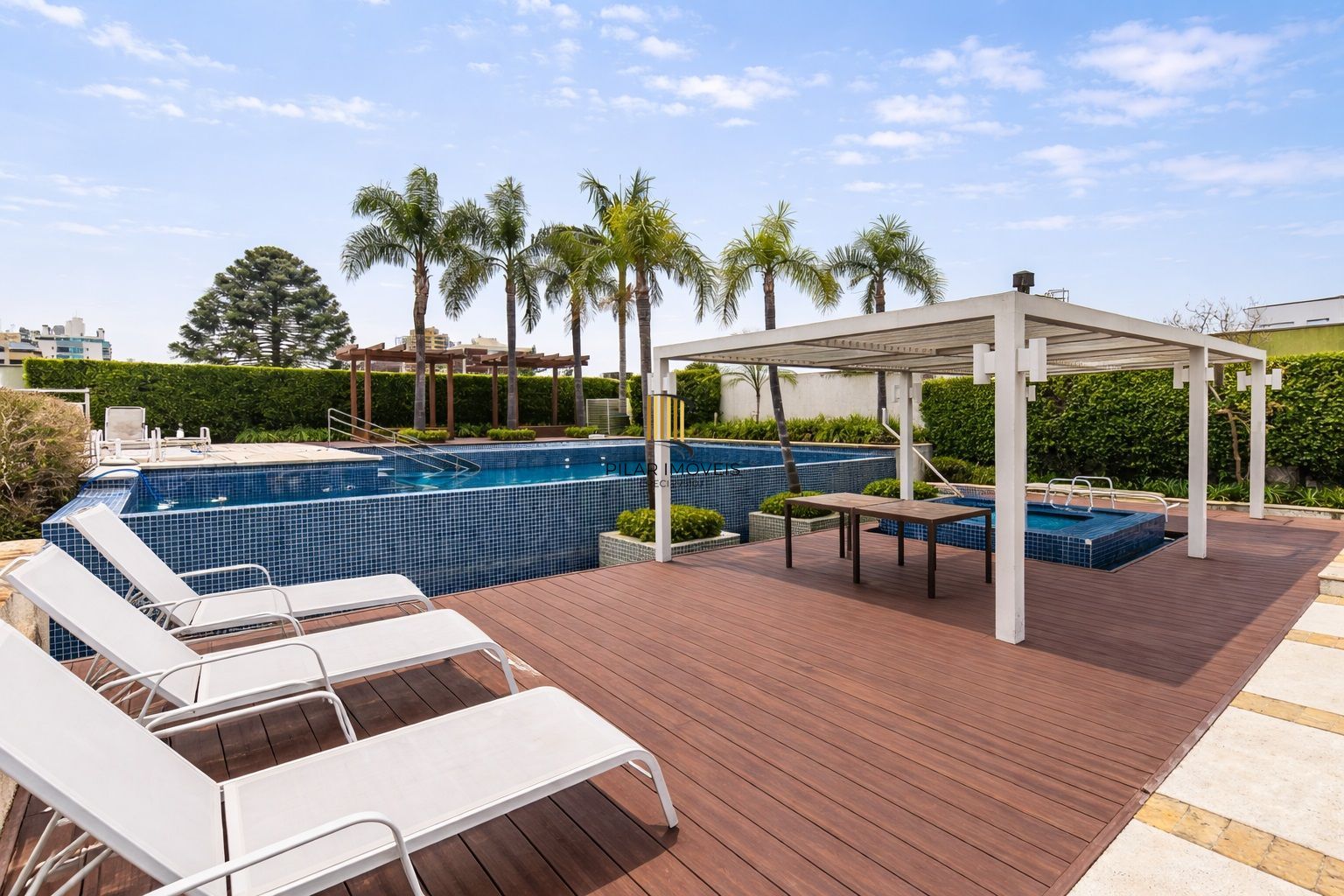 3 suítes 2 vagas Menino Deus