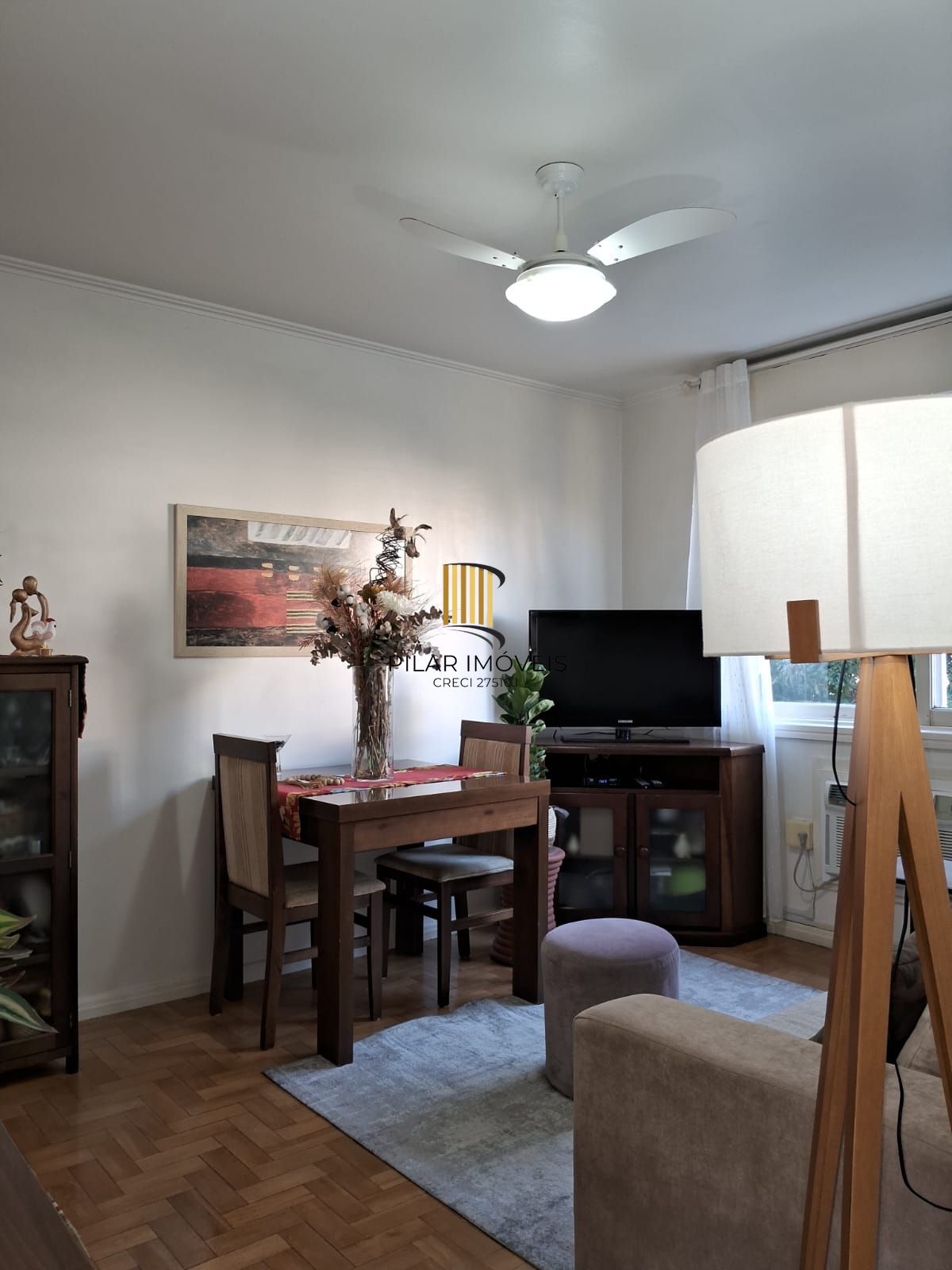 Apartamento de 58 m² com 2 quartos localizado no Bairro Menino Deus.