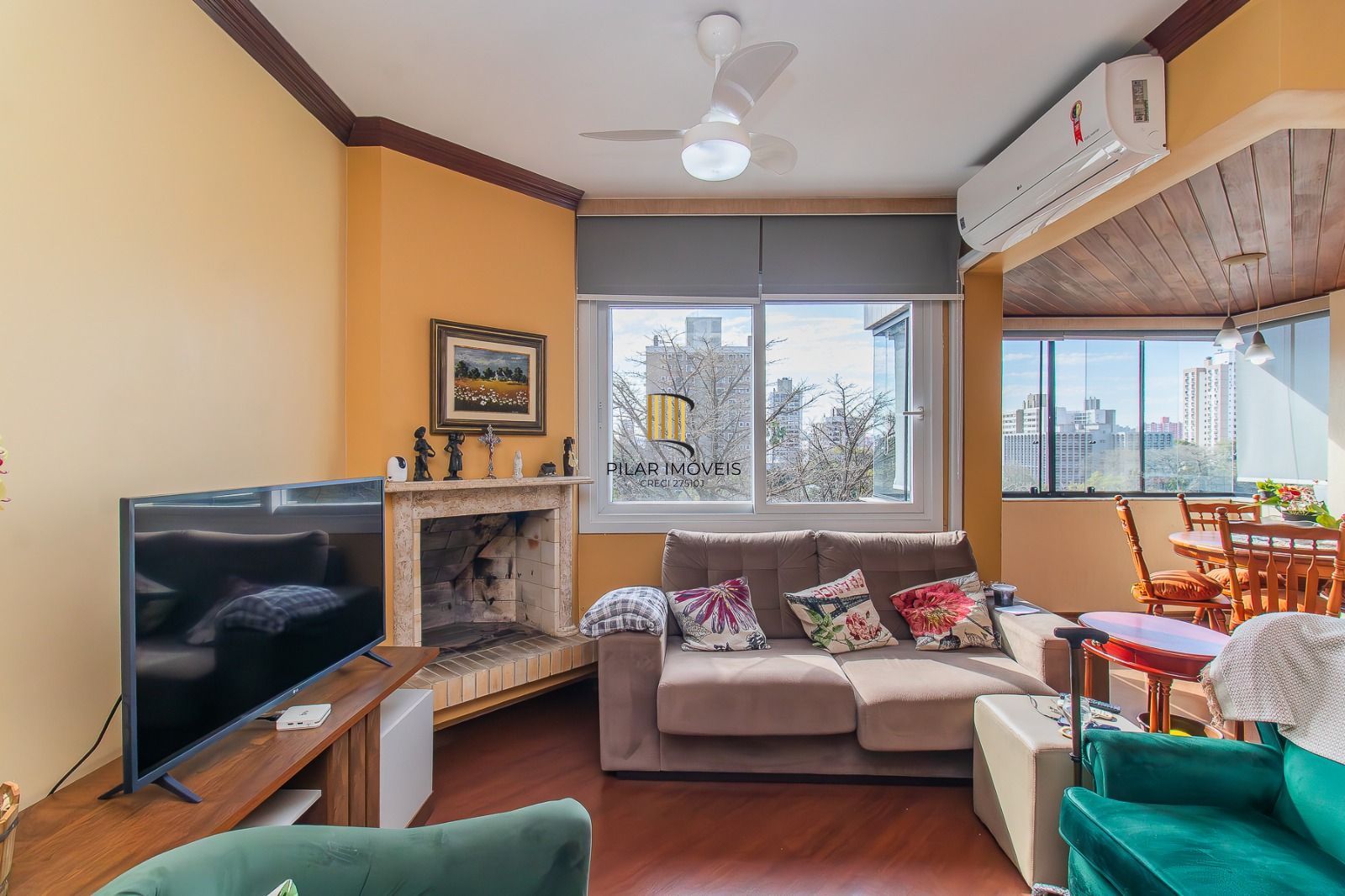 Apartamento panorâmico com três dormitórios, garagem