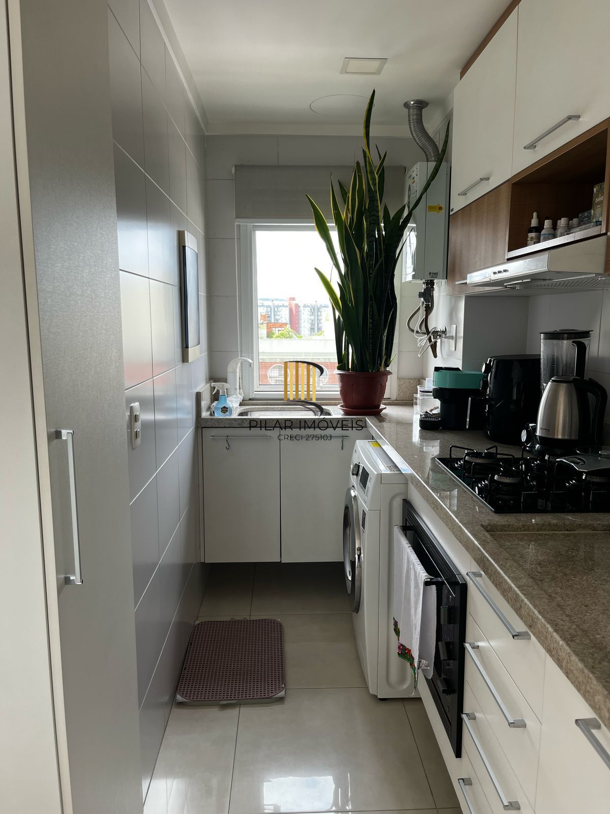 Amplo apartamento de 1 dormitório totalmente mobiliado
