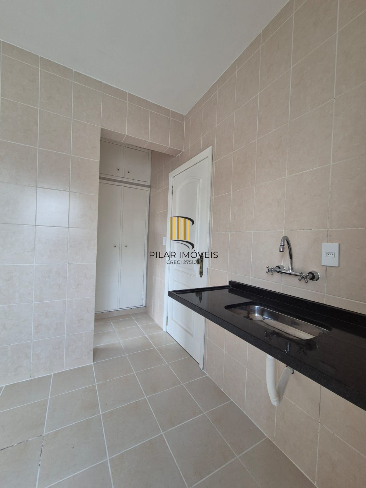 Apto 2D com dependencia completa na Cidade Baixa