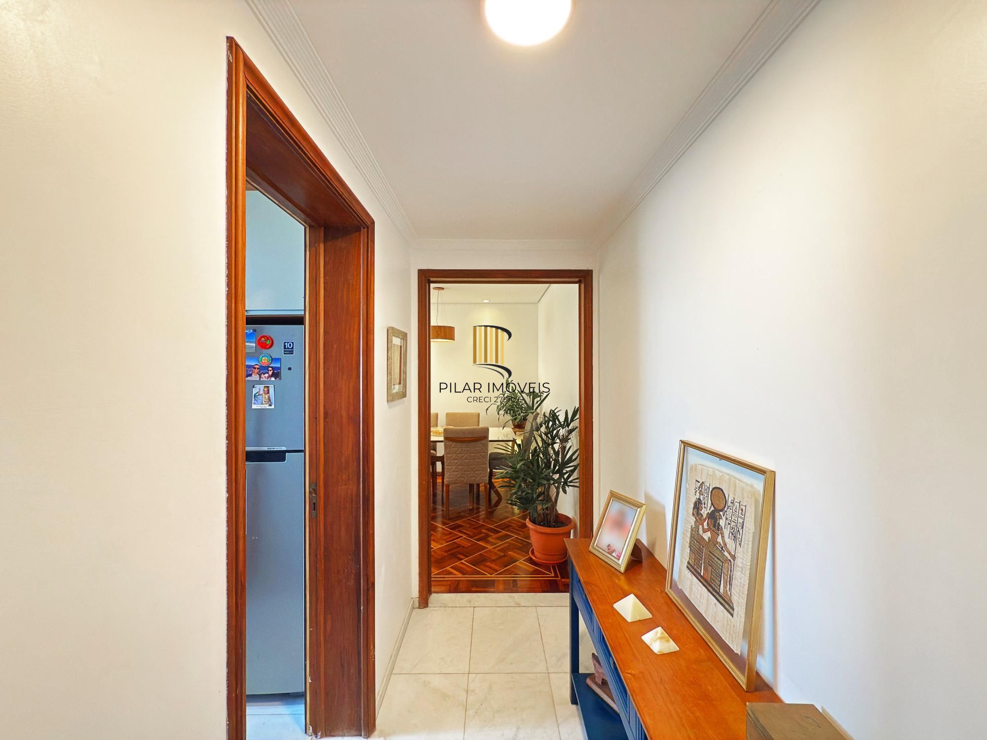 Apto 82m² 3 quartos, sendo um de empregada com suíte, prédio com elevador e vaga de garagem.