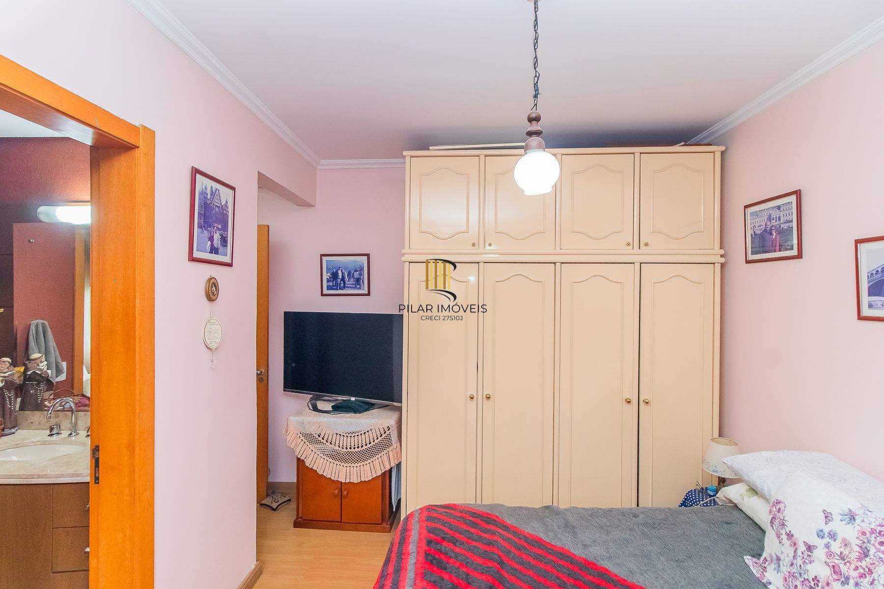LINDO APARTAMENTO NO MENINO DEUS  com 117 M PRIVATIVOS, 3 DORITÓRIOS COM SUÍTES E VAGA DUPLA