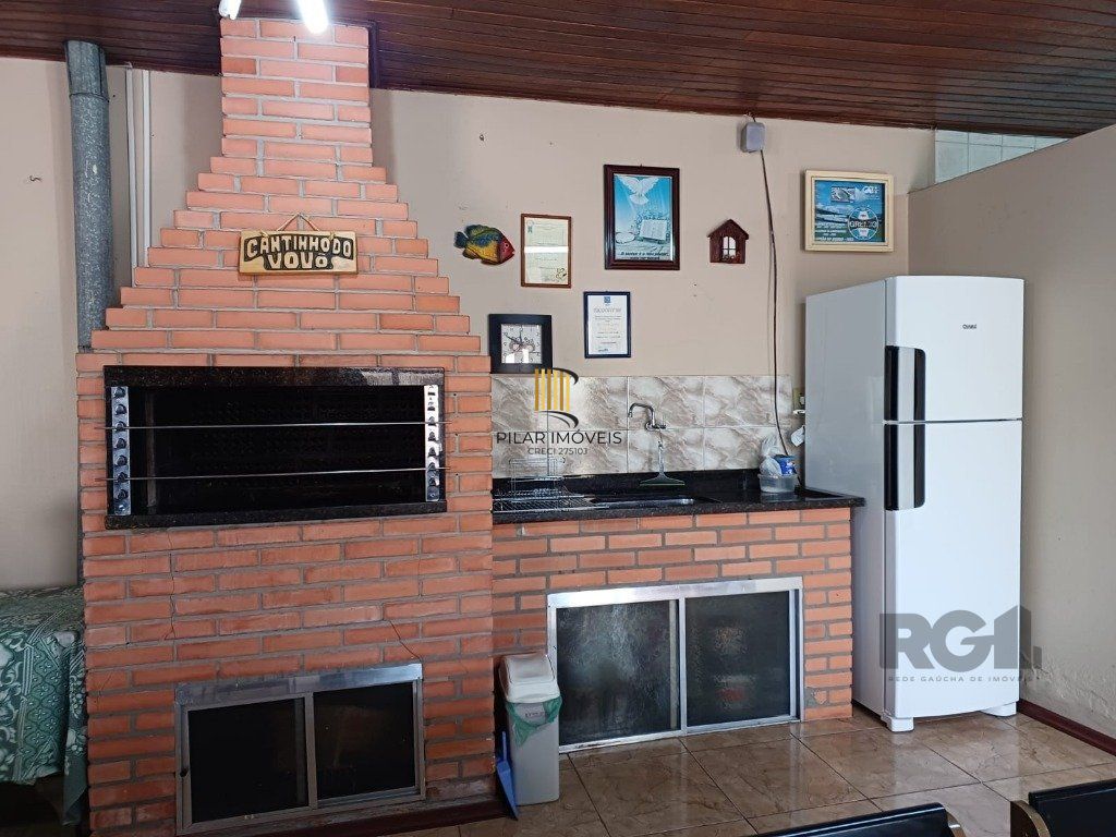 Casa térrea com salão de festas