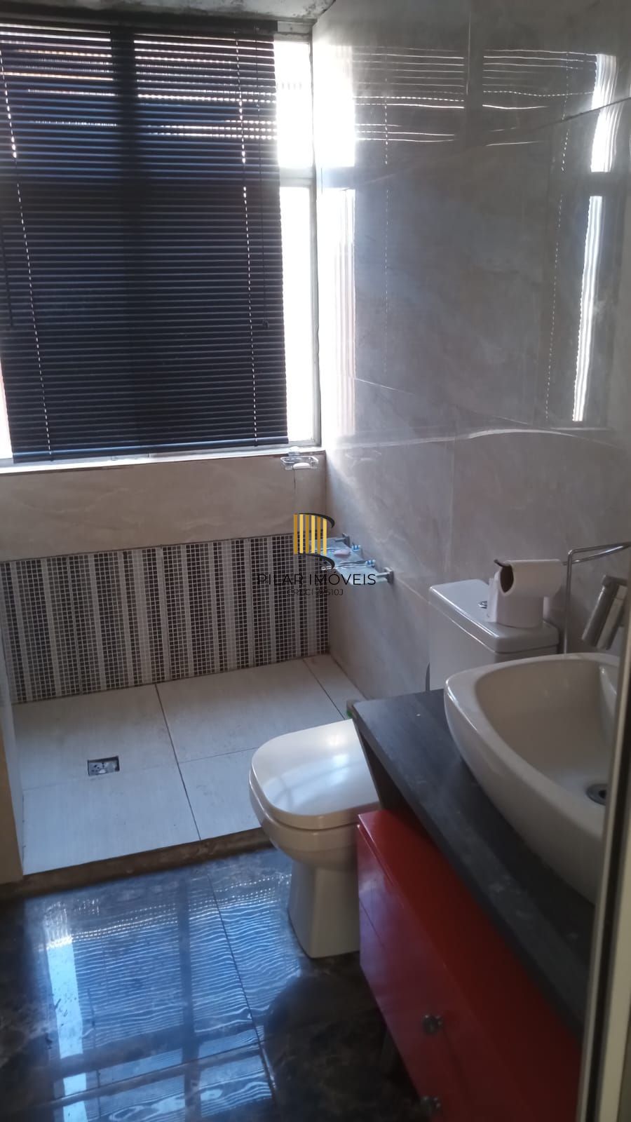 Apartamento dois dormitórios,  próximo ao Barra Shopping Sul.