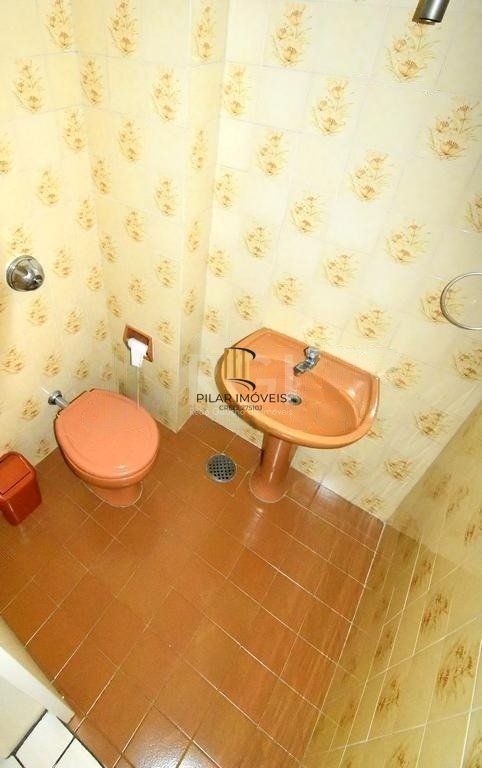 Apartamento de 2 dormitórios, 1 vaga de garagem coberta e escriturada.