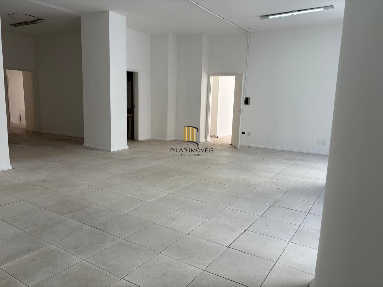 Sala comercial 822,66m² no centro de Porto Alegre