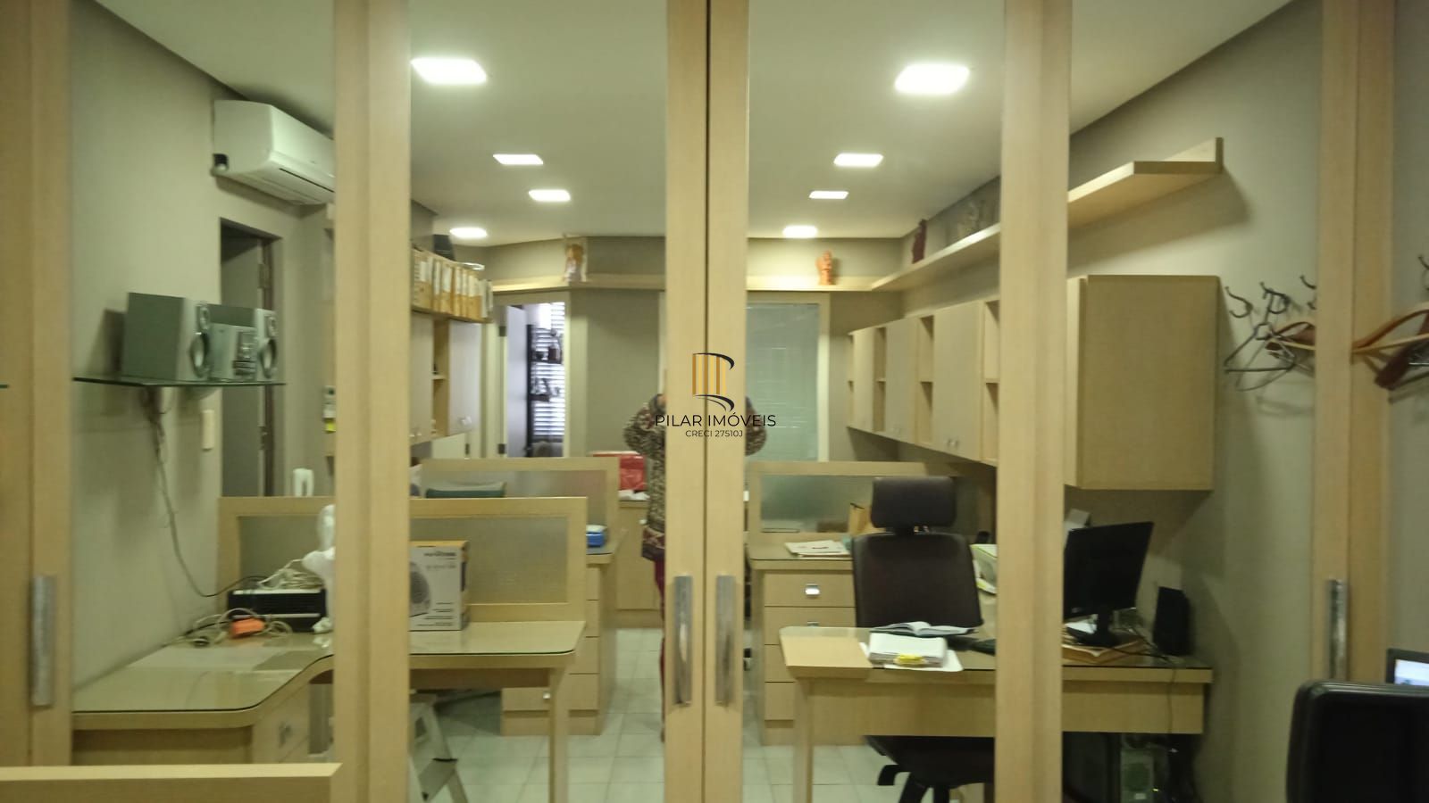 Sala Comercial com vaga para um carro escriturada