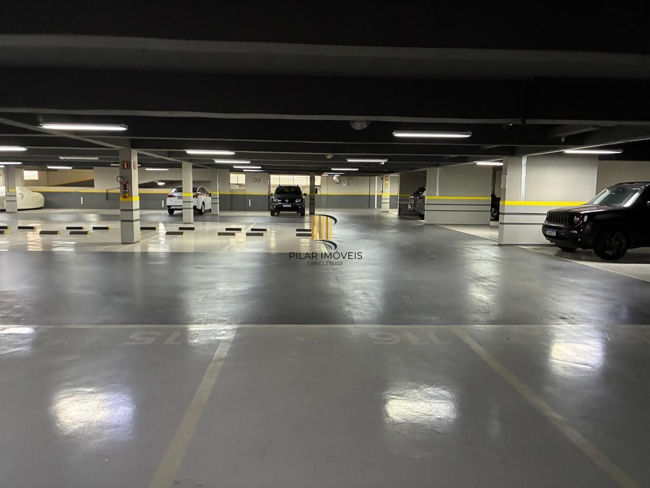 Lindo imóvel 2 dormitórios, 1 suíte, 64 m2, vaga de garagem no bairro Praia de Belas