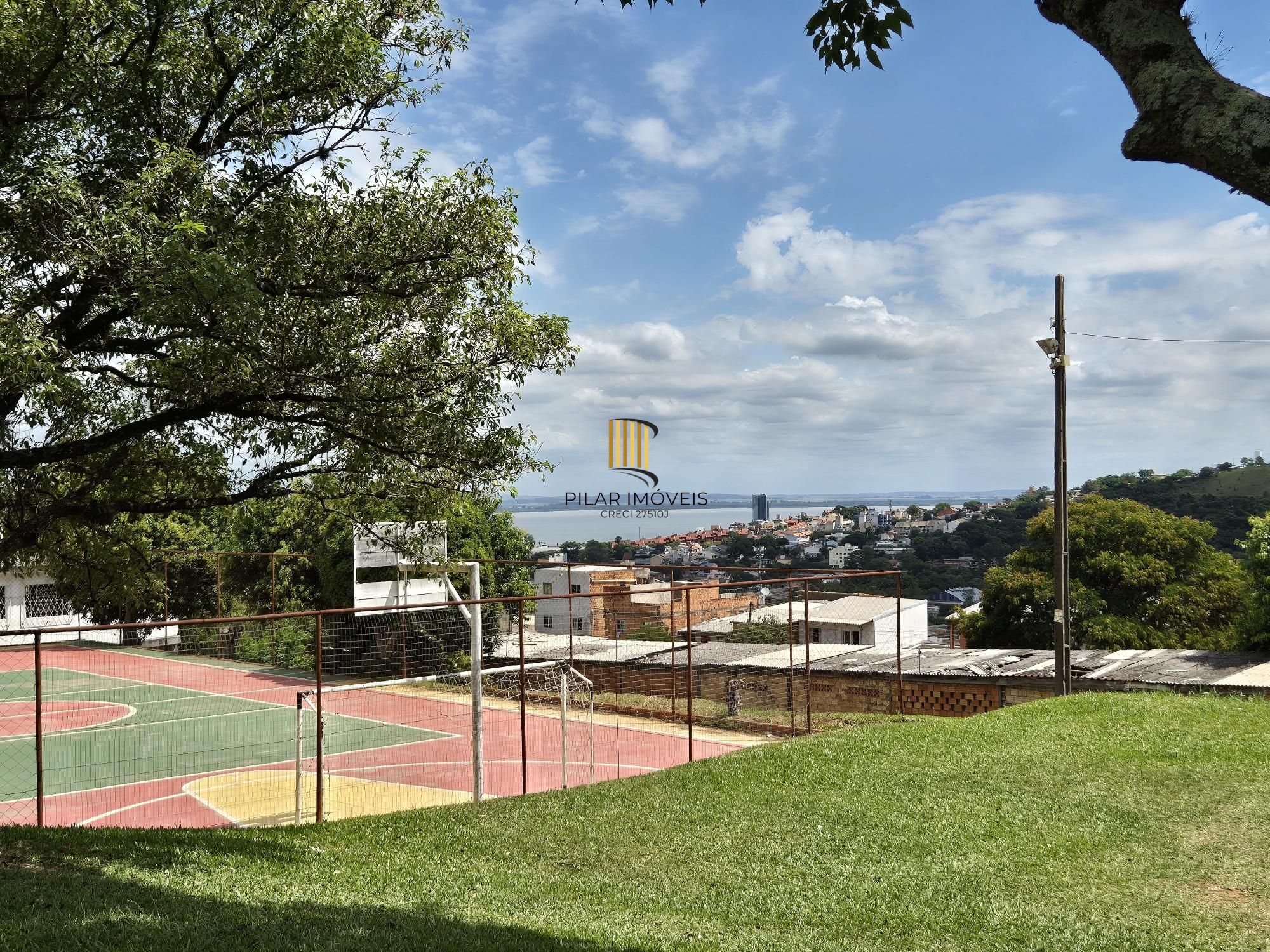 03 Dormitórios, com vaga e reformado