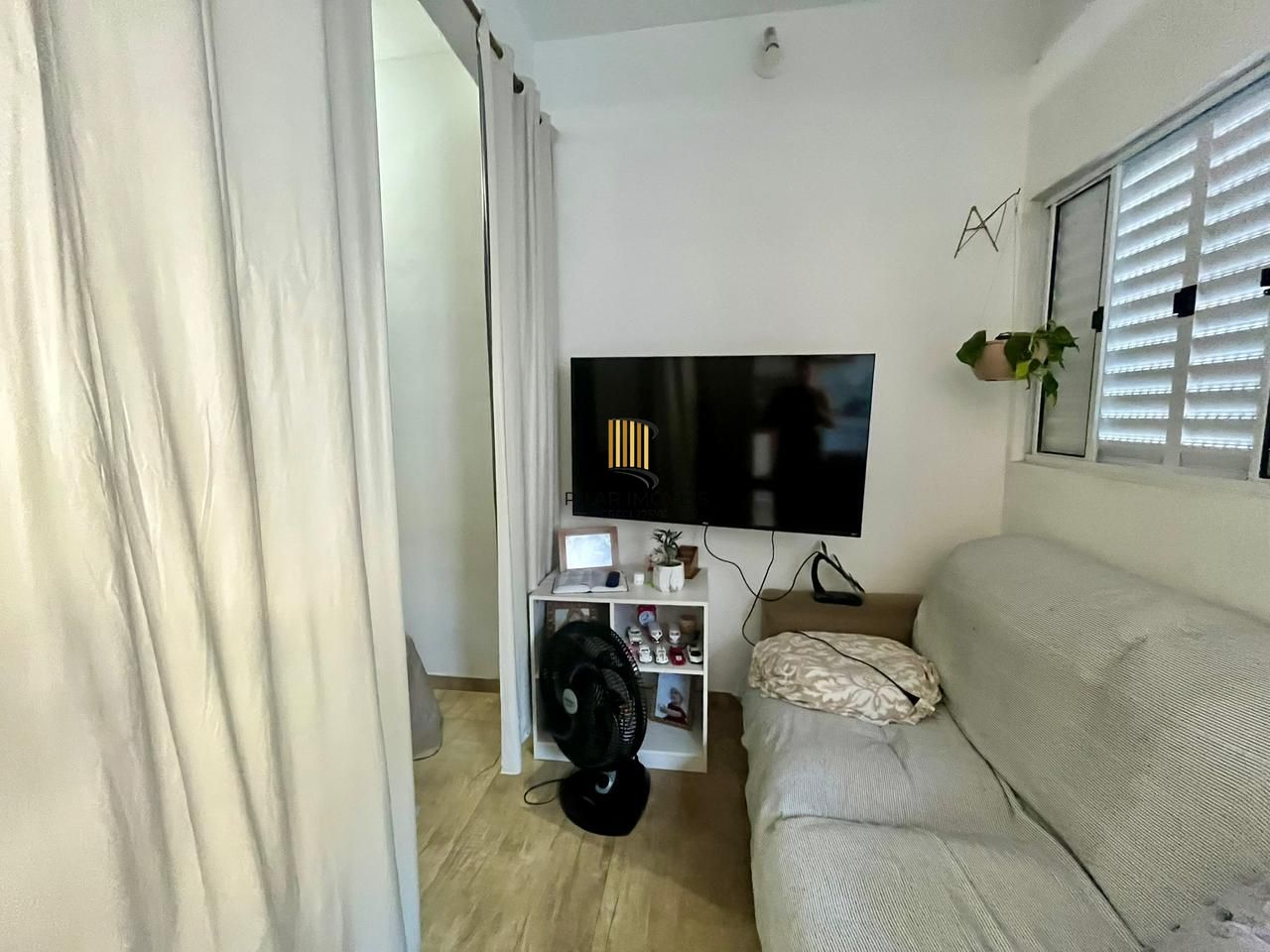 2 Casas independentes em terreno de 480m.