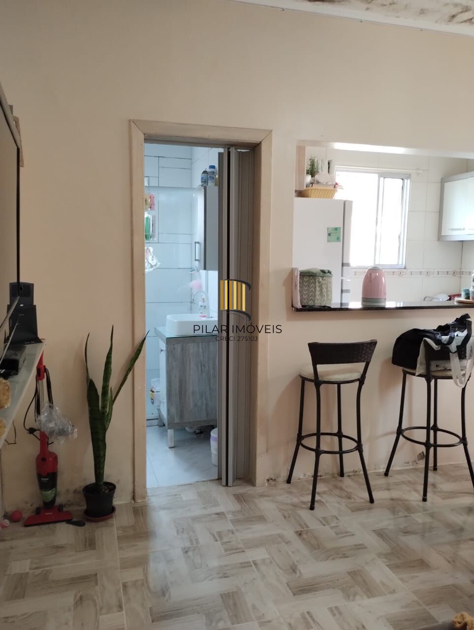 Terreno com duas frentes, três casas  (duas c/dois dormitórios e a outra tipo tipo JK)